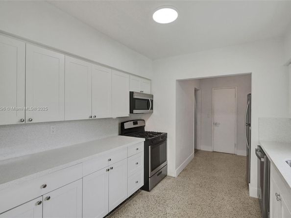 2125 Alamanda Dr, North Miami FL 33181