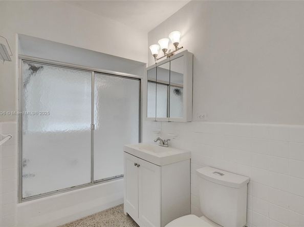 2125 Alamanda Dr, North Miami FL 33181