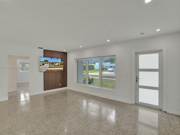 2125 Alamanda Dr, North Miami FL 33181
