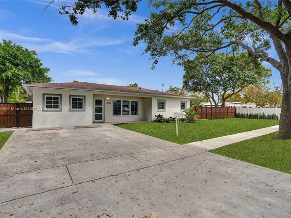 2125 Alamanda Dr, North Miami FL 33181
