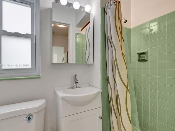 2125 Alamanda Dr, North Miami FL 33181