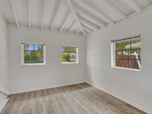 2125 Alamanda Dr, North Miami FL 33181