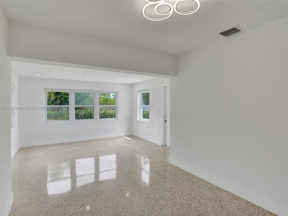 2125 Alamanda Dr, North Miami FL 33181
