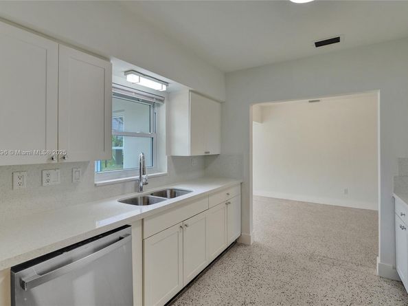 2125 Alamanda Dr, North Miami FL 33181