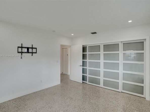 2125 Alamanda Dr, North Miami FL 33181