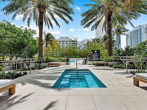 950 Brickell Bay Dr 3605, Miami FL 33131