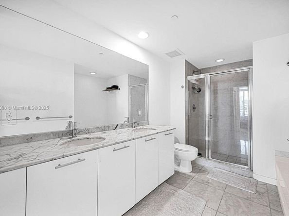 950 Brickell Bay Dr 3605, Miami FL 33131