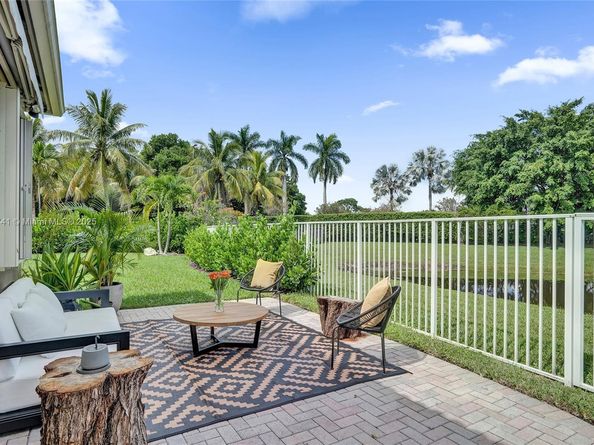 3695 W Gardenia Ave, Weston FL 33332