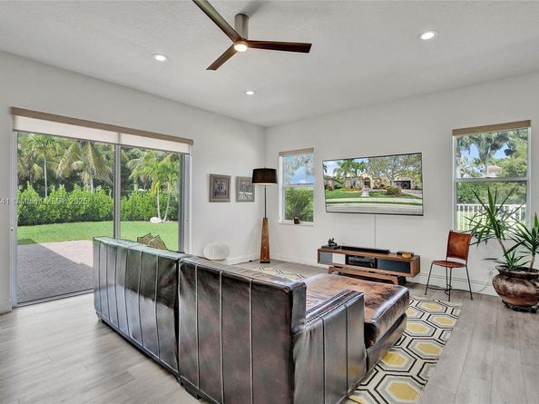 3695 W Gardenia Ave, Weston FL 33332