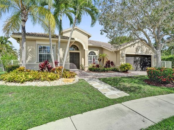 3695 W Gardenia Ave, Weston FL 33332