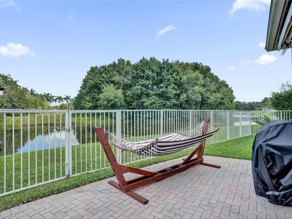3695 W Gardenia Ave, Weston FL 33332