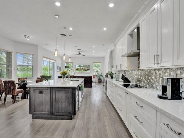3695 W Gardenia Ave, Weston FL 33332