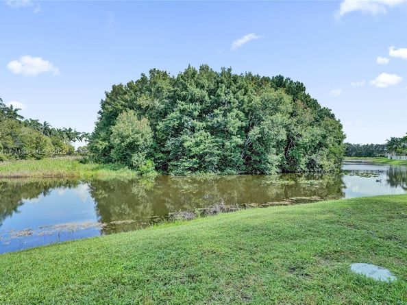 3695 W Gardenia Ave, Weston FL 33332