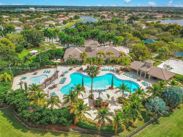 3695 W Gardenia Ave, Weston FL 33332