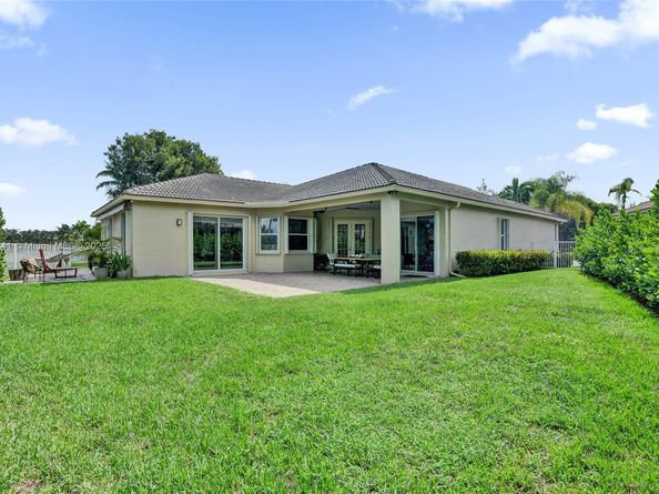 3695 W Gardenia Ave, Weston FL 33332
