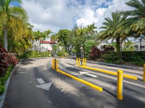 4726 SW 67th Ave F6, Miami FL 33155