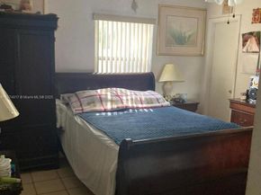 580 NW 136th St, North Miami FL 33168
