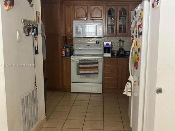 580 NW 136th St, North Miami FL 33168