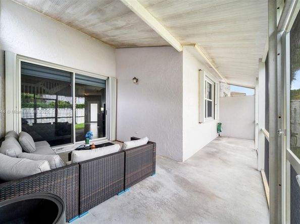 16829 SW 1st Mnr, Pembroke Pines FL 33027