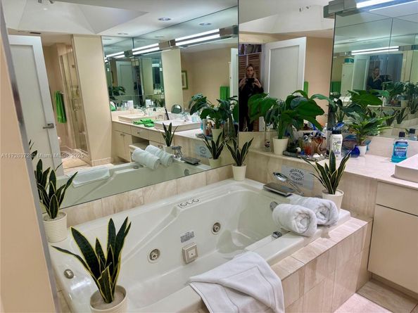 2000 Island Blvd 203, Aventura FL 33160