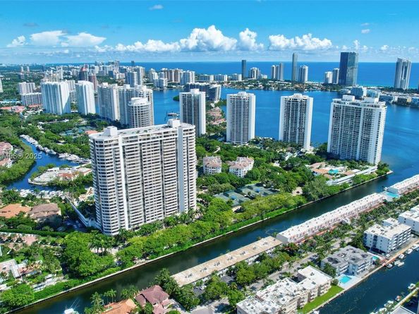 2000 Island Blvd 203, Aventura FL 33160
