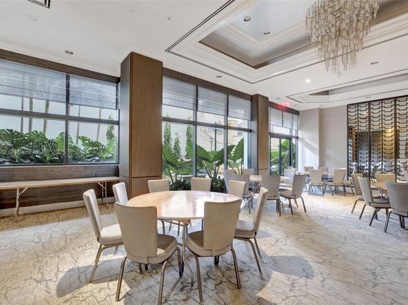 2000 Island Blvd 203, Aventura FL 33160