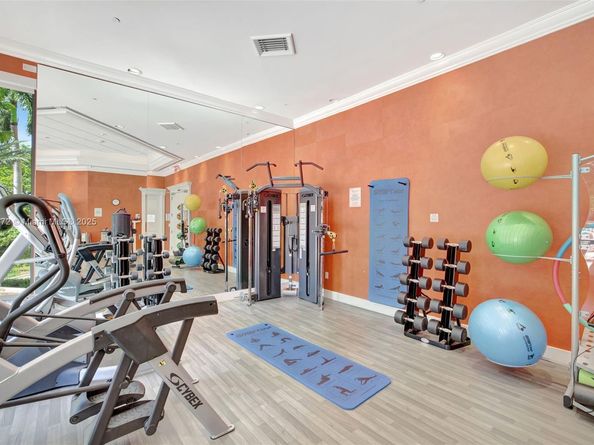 2000 Island Blvd 203, Aventura FL 33160