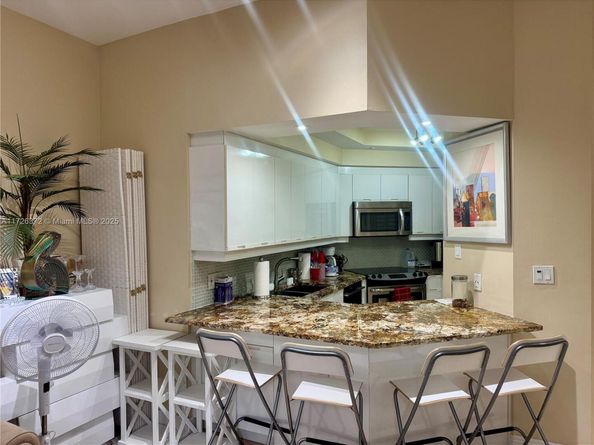 2000 Island Blvd 203, Aventura FL 33160