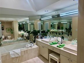 2000 Island Blvd 203, Aventura FL 33160