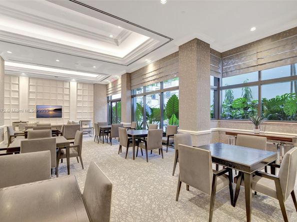 2000 Island Blvd 203, Aventura FL 33160