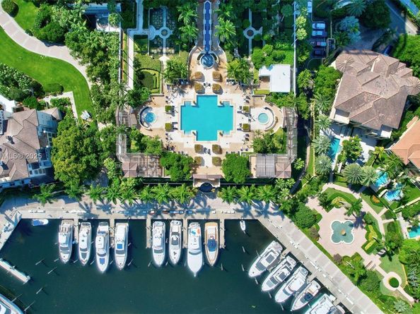 2000 Island Blvd 203, Aventura FL 33160