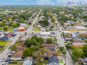 1741 NW 44th St, Miami FL 33142