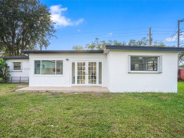 5280 SW 90th Ave, Cooper City FL 33328