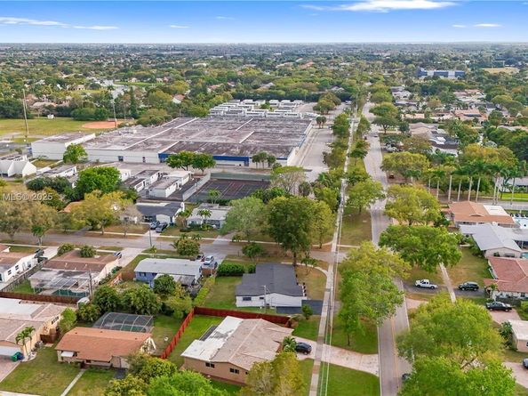 5280 SW 90th Ave, Cooper City FL 33328