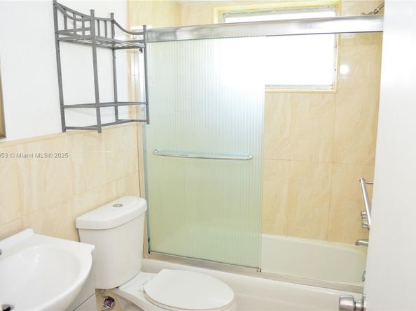 705 NE 2nd St 4, Hallandale Beach FL 33009