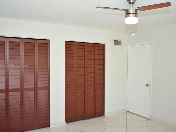 705 NE 2nd St 4, Hallandale Beach FL 33009