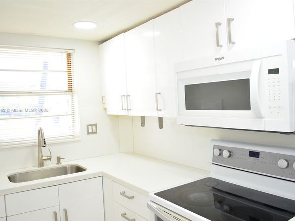 705 NE 2nd St 4, Hallandale Beach FL 33009