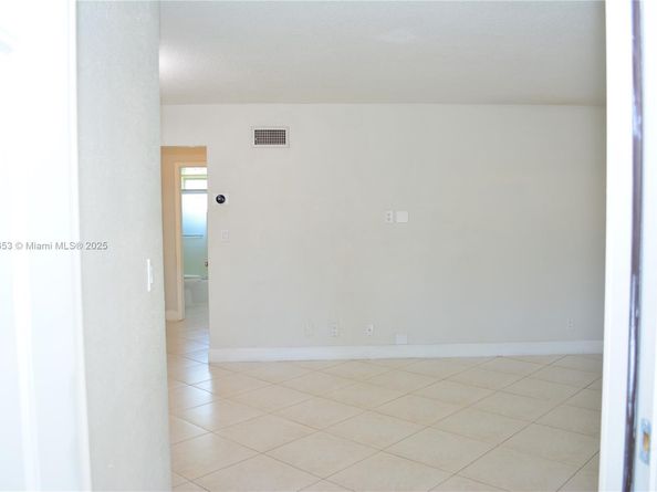 705 NE 2nd St 4, Hallandale Beach FL 33009