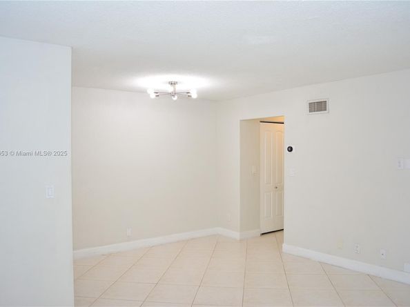 705 NE 2nd St 4, Hallandale Beach FL 33009