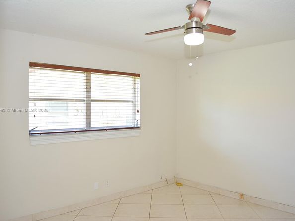 705 NE 2nd St 4, Hallandale Beach FL 33009