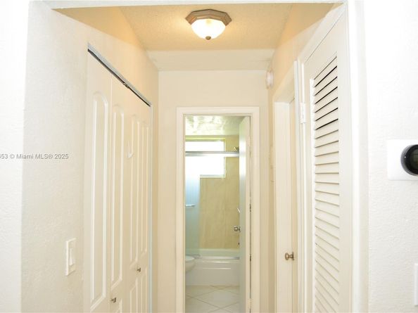 705 NE 2nd St 4, Hallandale Beach FL 33009