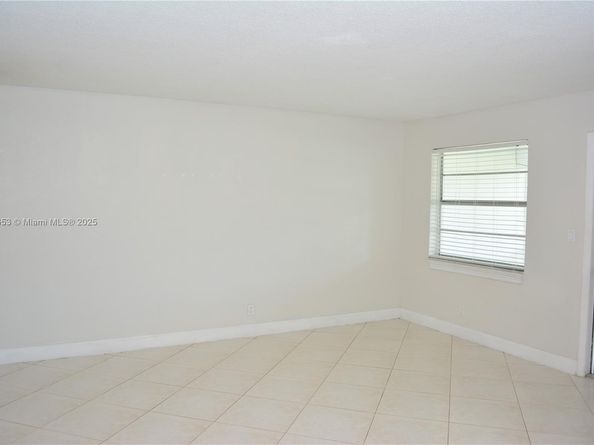 705 NE 2nd St 4, Hallandale Beach FL 33009