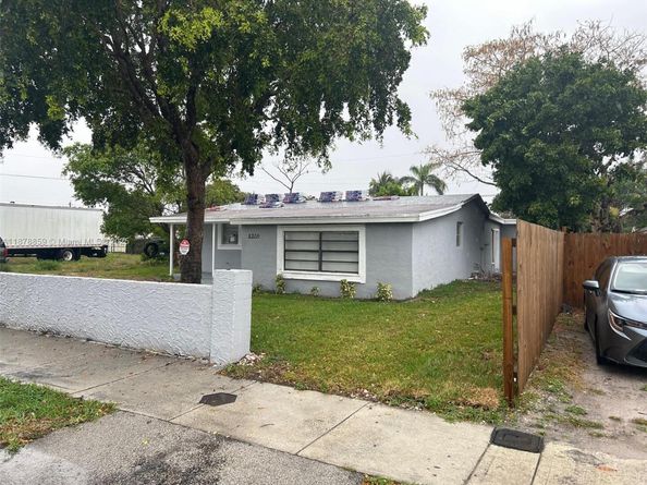5311 NE 10th Ave, Deerfield Beach FL 33064