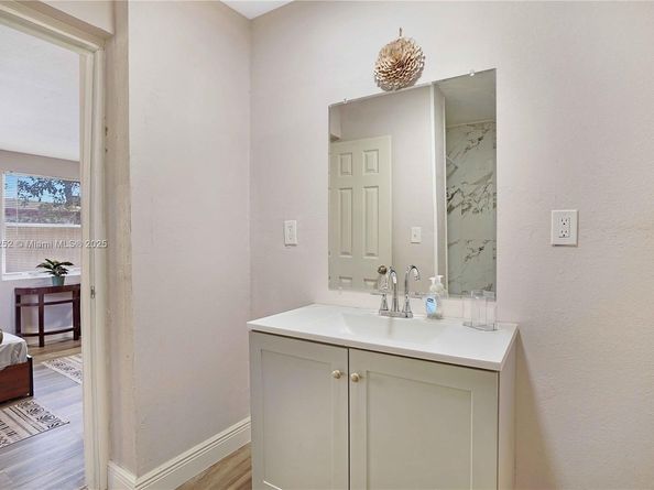 Undisclosed Address #A11895252, Fort Lauderdale FL 33312