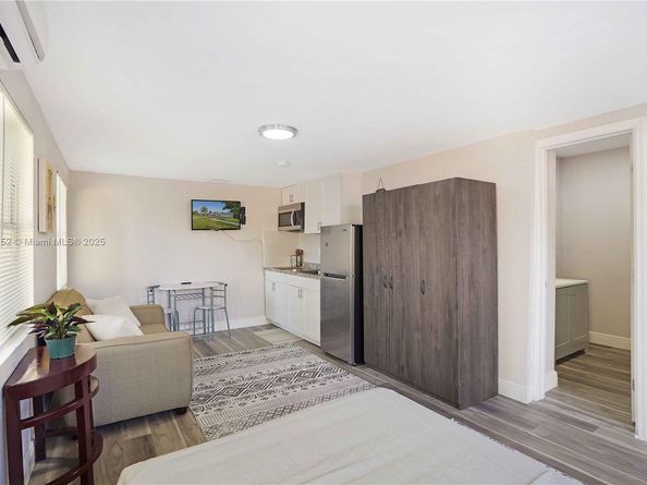 Undisclosed Address #A11895252, Fort Lauderdale FL 33312