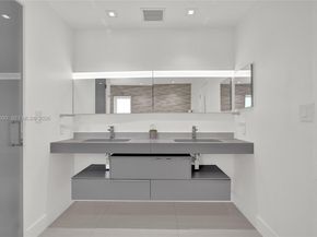 2301 NE 196th St, Miami FL 33180