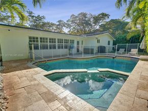 2301 NE 196th St, Miami FL 33180