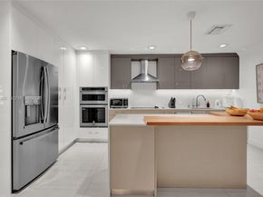 2301 NE 196th St, Miami FL 33180