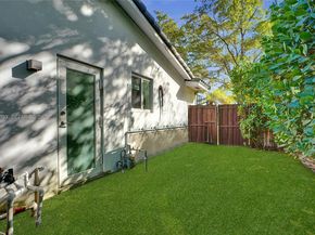 2301 NE 196th St, Miami FL 33180