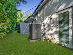 2301 NE 196th St, Miami FL 33180